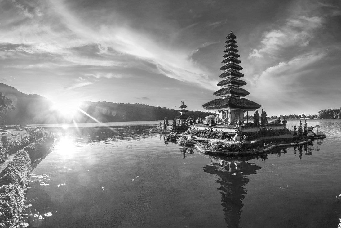 Noah Jigsaw Puzzle Panorama of Sunrise at Pura Ulun Danu Beratan Bedugul temple on a lake in Bali, Indonesia in black white 2000 pieces