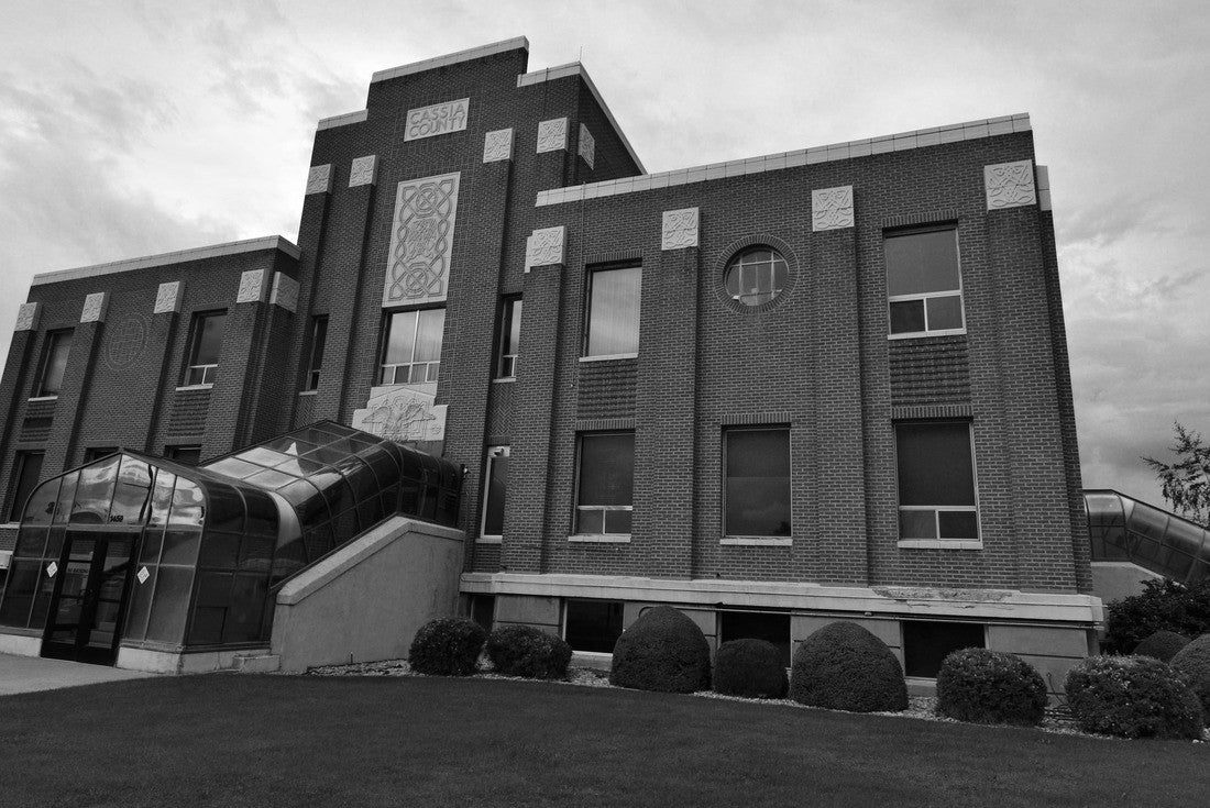 Cassia County seat in Burley Idaho built in 1939 with art deco elements. Listed in the National Register of Historic Places 2000pc PuzzleBlack and White