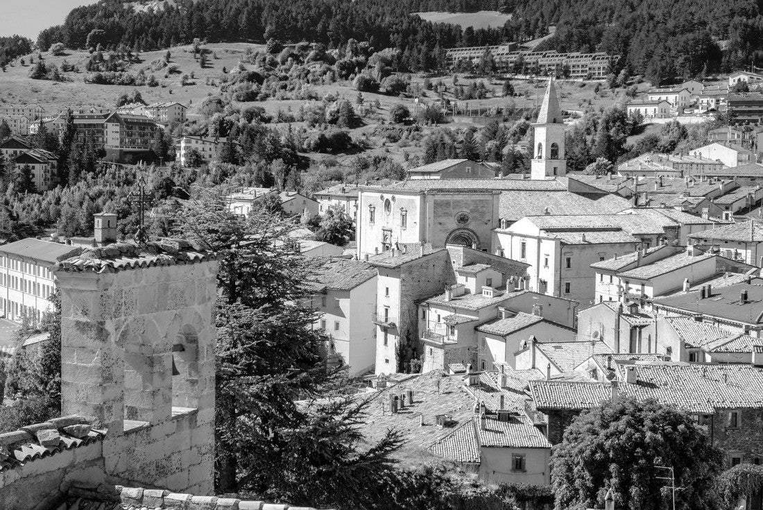The village of Pescocostanzo in the Park Mallella Abruzzo, Italy 2000pc PuzzleBlack and White
