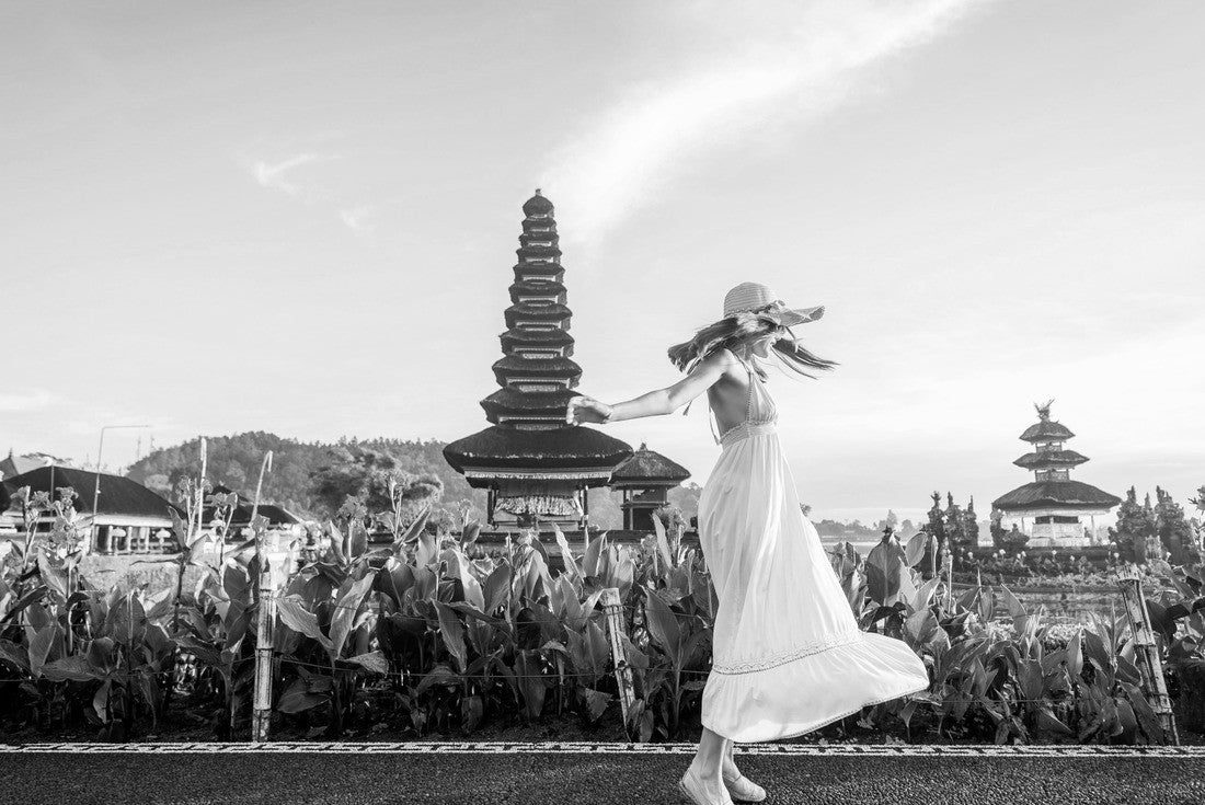 Young woman at the Pura Ulun Danu Bratan, Bali. Hindu temple surrounded by flowers on Bratan lake, Bali 2000pc PuzzleBlack and White
