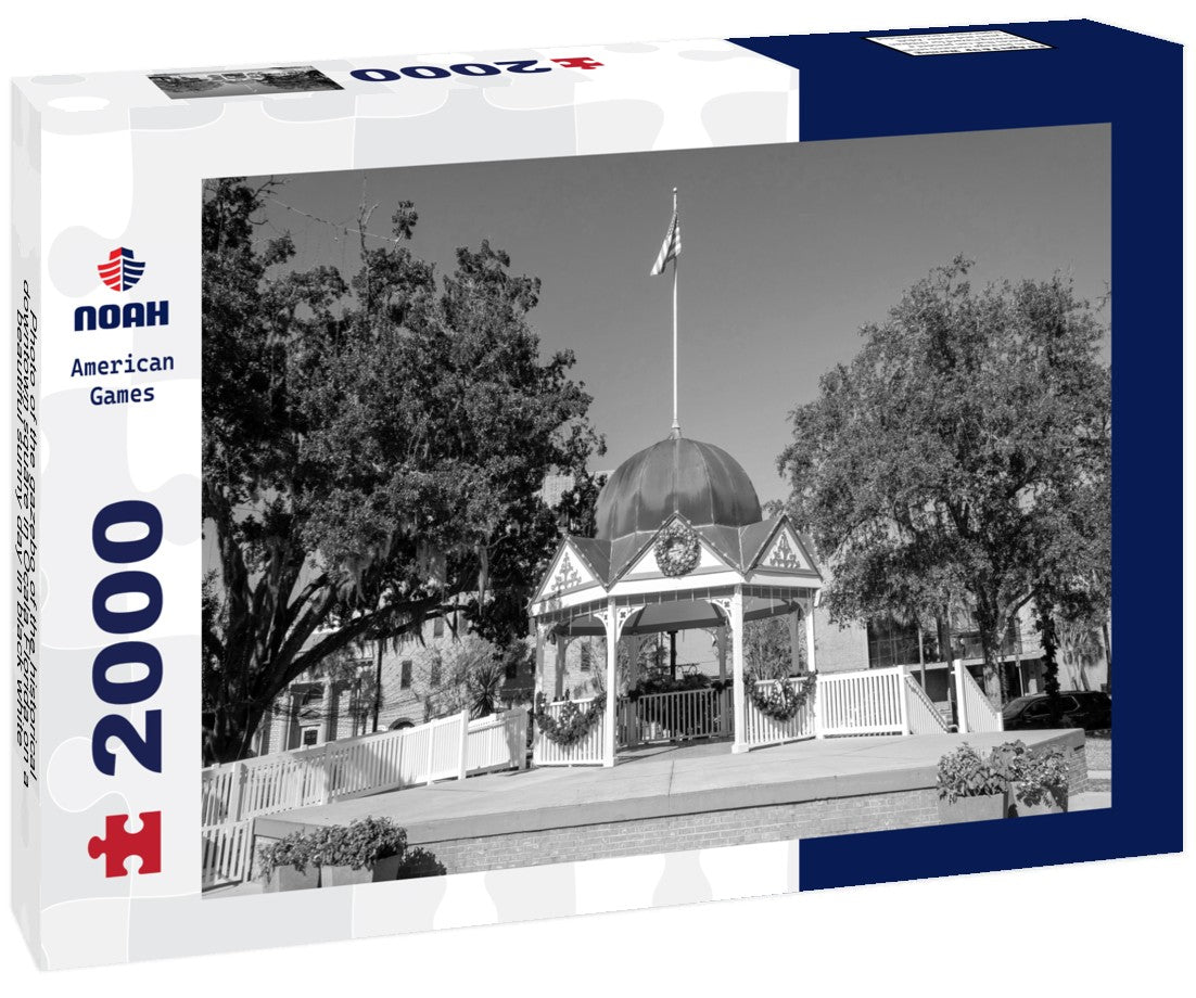 Gazebo - Sunny Historical downtown square in Ocala Florida 2000pc PuzzleBlack and White