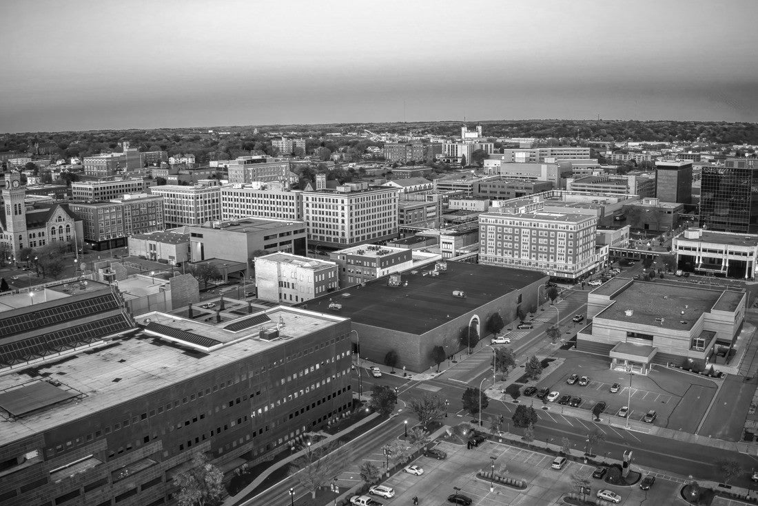 Sioux City, Iowa at Dusk 2000pc PuzzleBlack and White