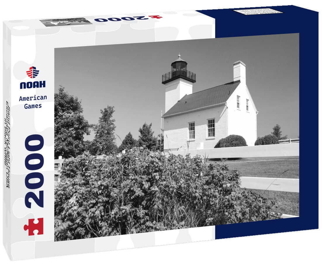 Sand Point Light House, Escanaba Michigan USA 2000pc PuzzleBlack and White