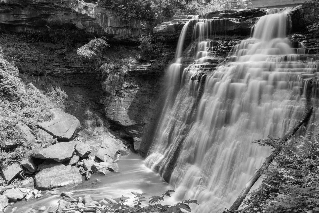 Noah Jigsaw Puzzle Brandywine falls, waterfall in Cuyahoga Valley National Park, Ohio in black white 2000 pieces