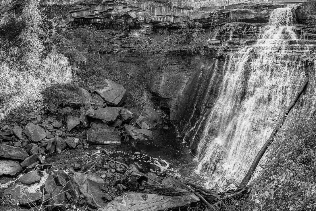 Noah Jigsaw Puzzle The Brandywine Falls during Autumn leaf color change at Cuyahoga Valley National Park between Cleveland and Akron, Ohio in black white 2000 pieces