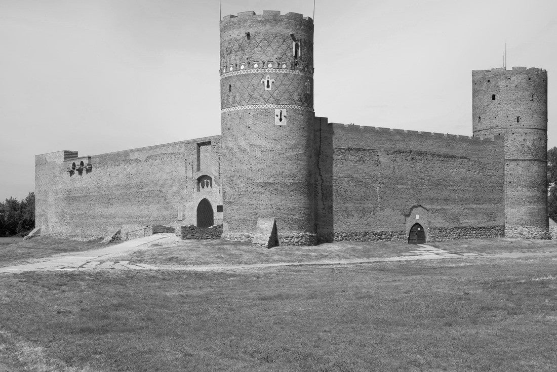 Castle of Masovian Dukes in Ciechanow. Poland 2000pc PuzzleBlack and White