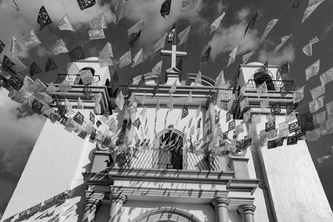 Guadalupe Church in San Cristobal de Las Casas, Mexico 2000pc PuzzleBlack and White