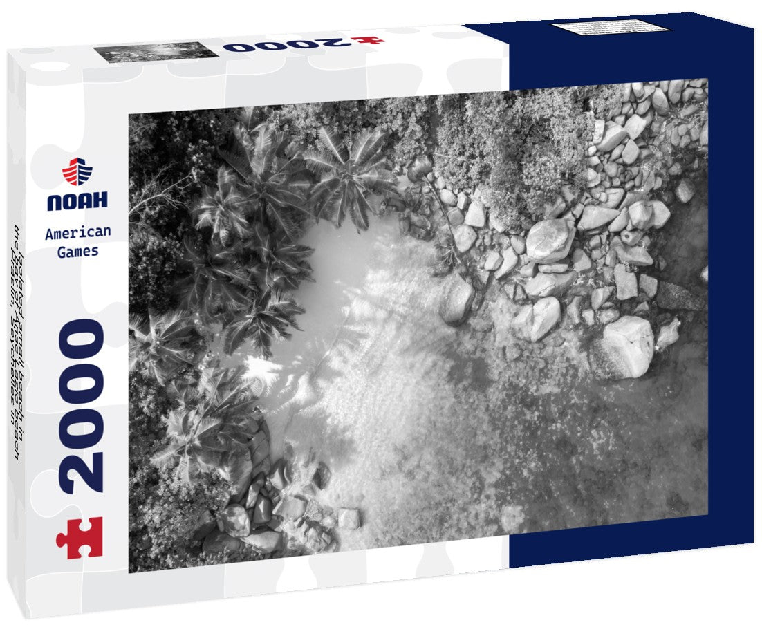 Isolated small beach in the bay of Anse Lazio beach, Praslin, Seychelles 2000pc PuzzleBlack and White