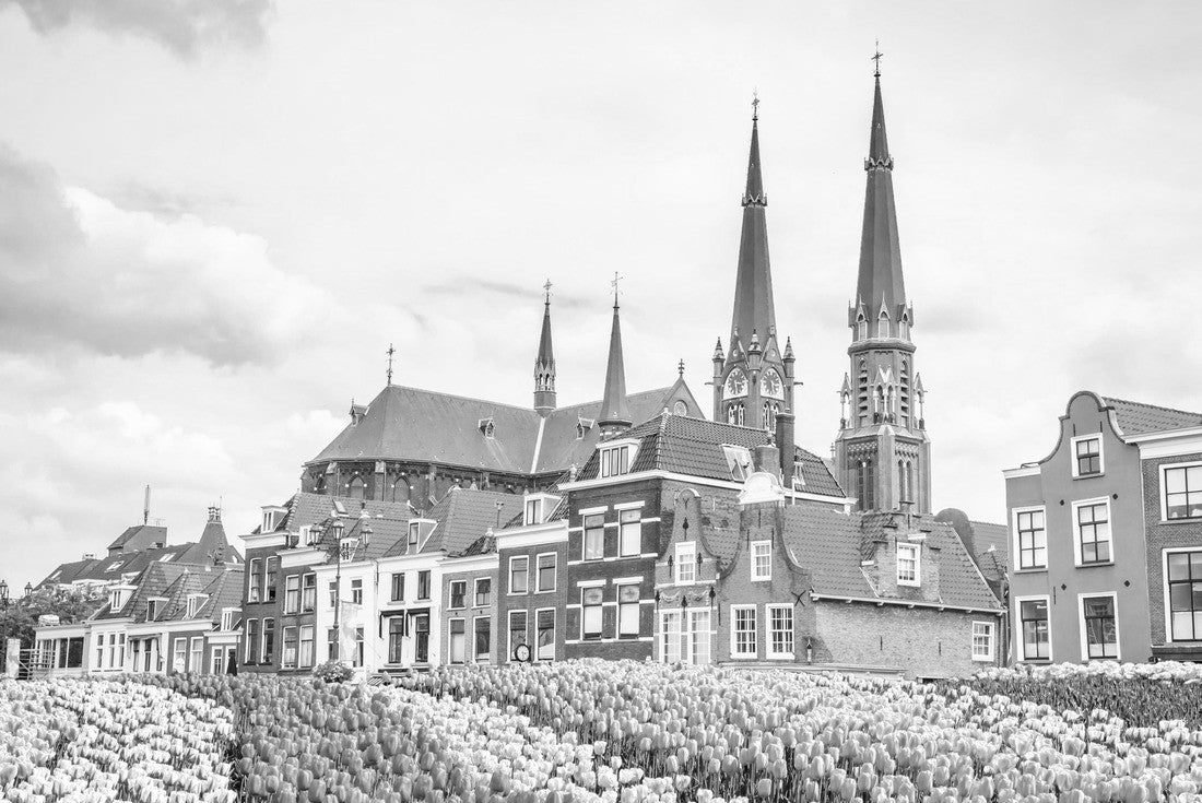 Traditional houses on the market square of the old beautiful city of Delft, Netherlands 2000pc PuzzleBlack and White