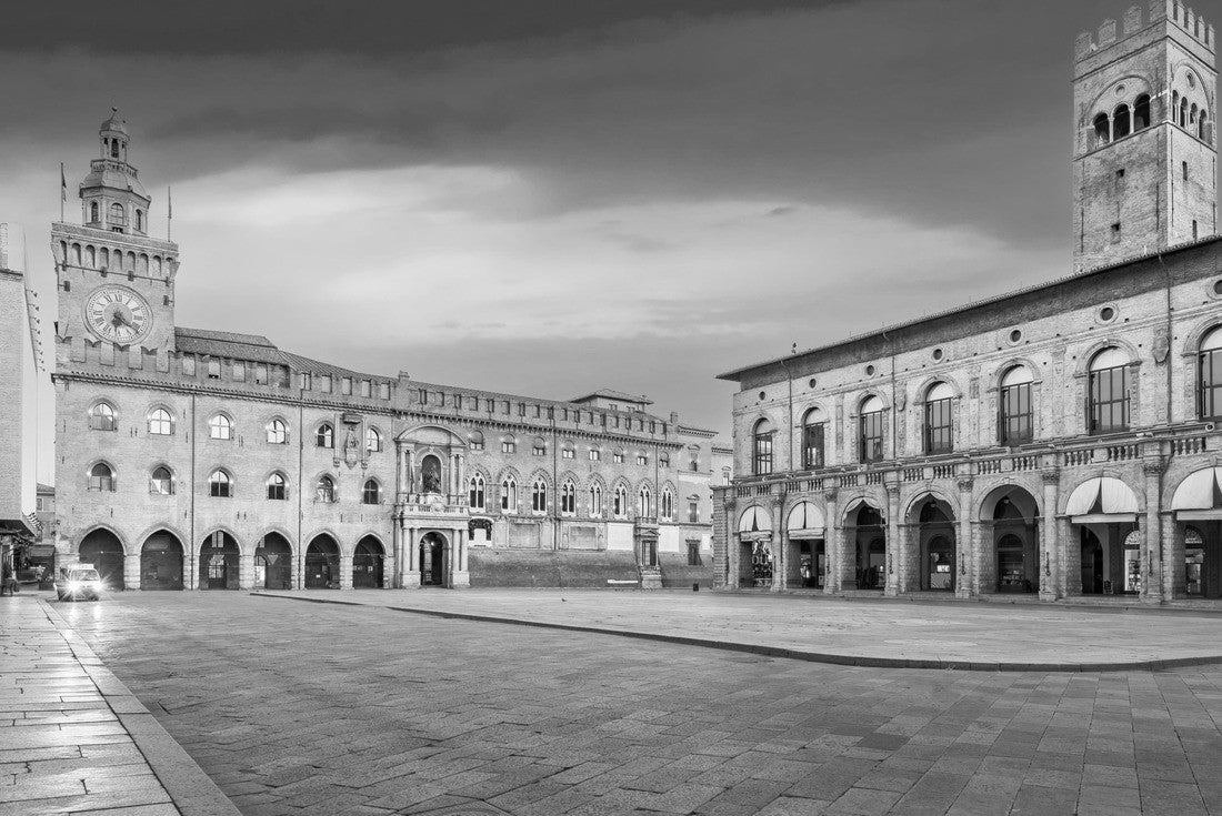 Noah Jigsaw Puzzle Bologna, Italy. Piazza del Nettuno and Piazza Maggiore in Bologna, Italy in black white 2000 pieces