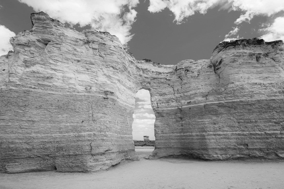 A close-up of Monument Rocks on a sunny day in Kansas, USA 2000pc PuzzleBlack and White