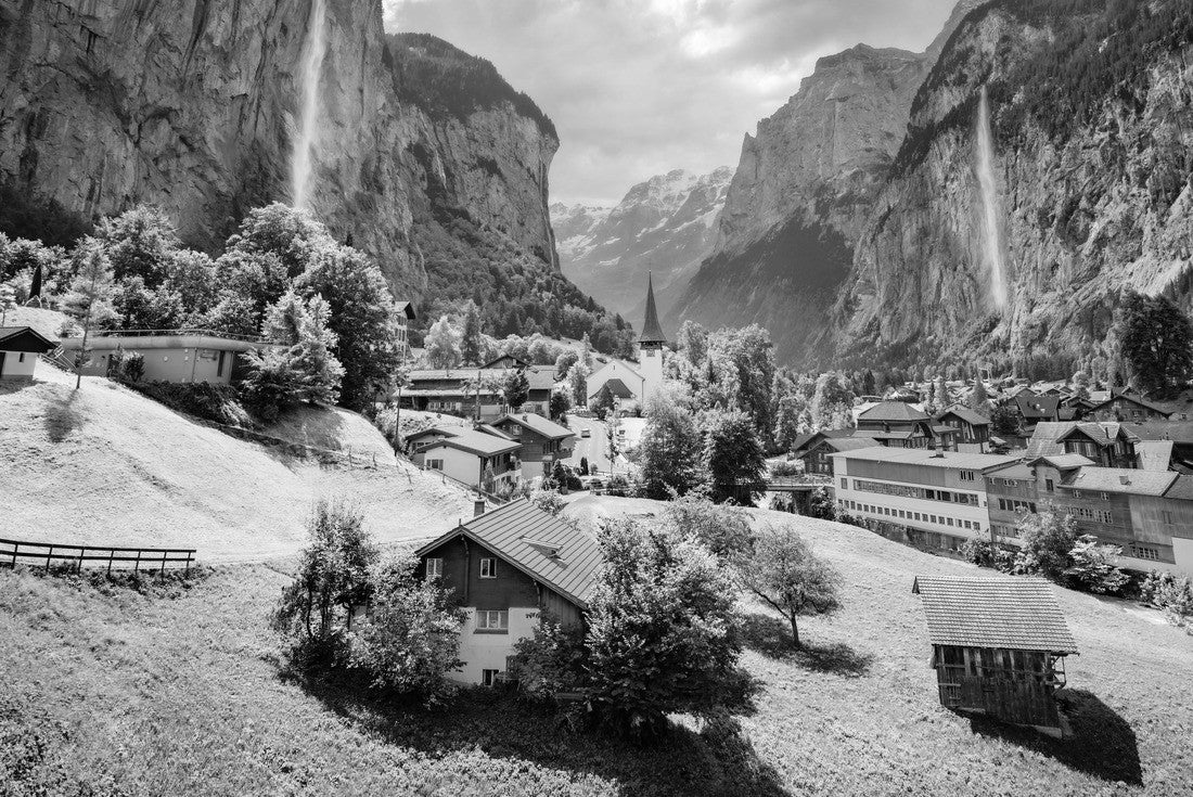 Noah Jigsaw Puzzle Captivating summer view of the waterfall in the village of Lauterbrunnen. Splendid outdoor scene in the Swiss Alps, Bernese Oberland in the Canton of Bern, Switzerland in black white 2000 pieces