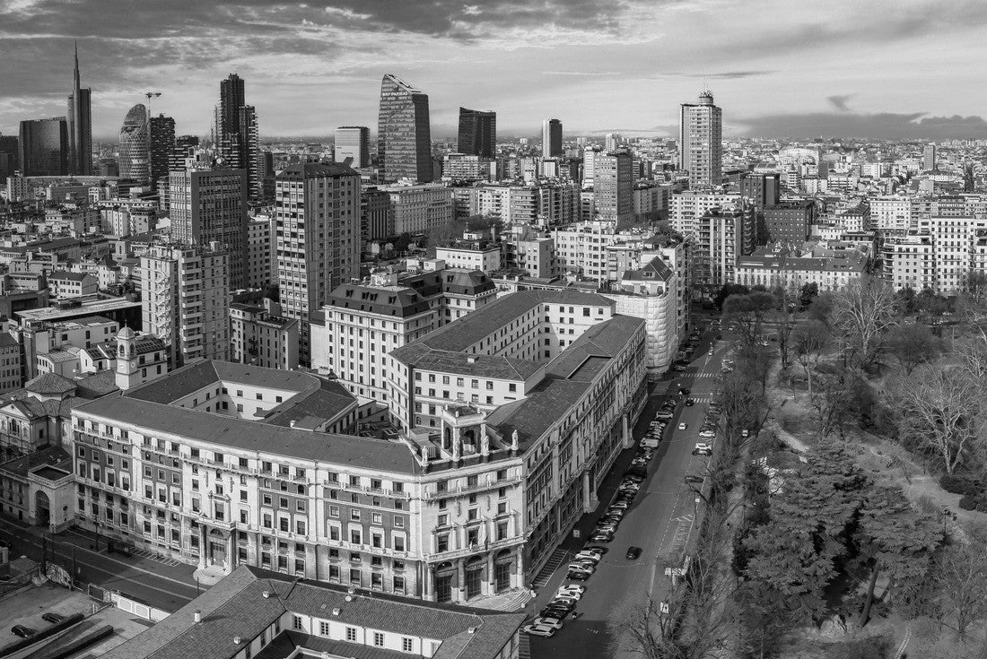 Noah Jigsaw Puzzle Skyline of Milan, Italy. Panorama of the city of Milan with the Porto Nuovo business district in black white 2000 pieces