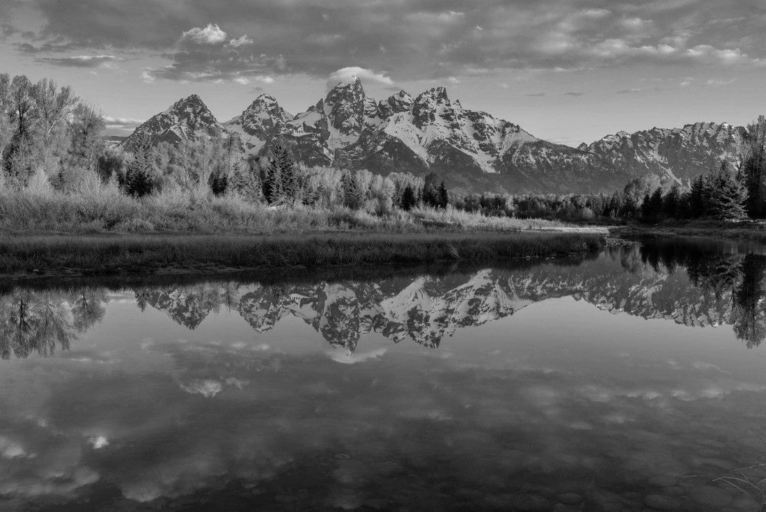 Grand Teton National Park, reflection of Teton Mountains near Jackson Hole, Wyoming 2000pc PuzzleBlack and White