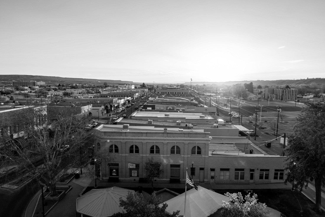 Downtown sunset of Farmington New Mexico 2000pc PuzzleBlack and White