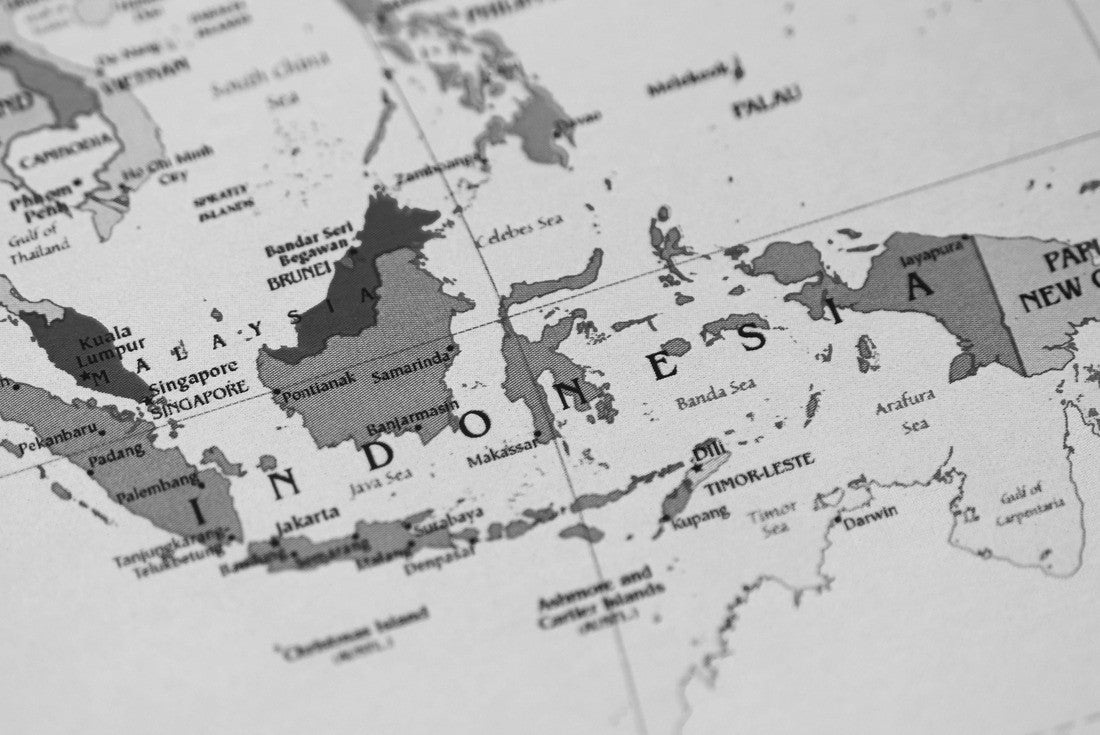 Noah Jigsaw Puzzle Indonesia map in black white 2000 pieces