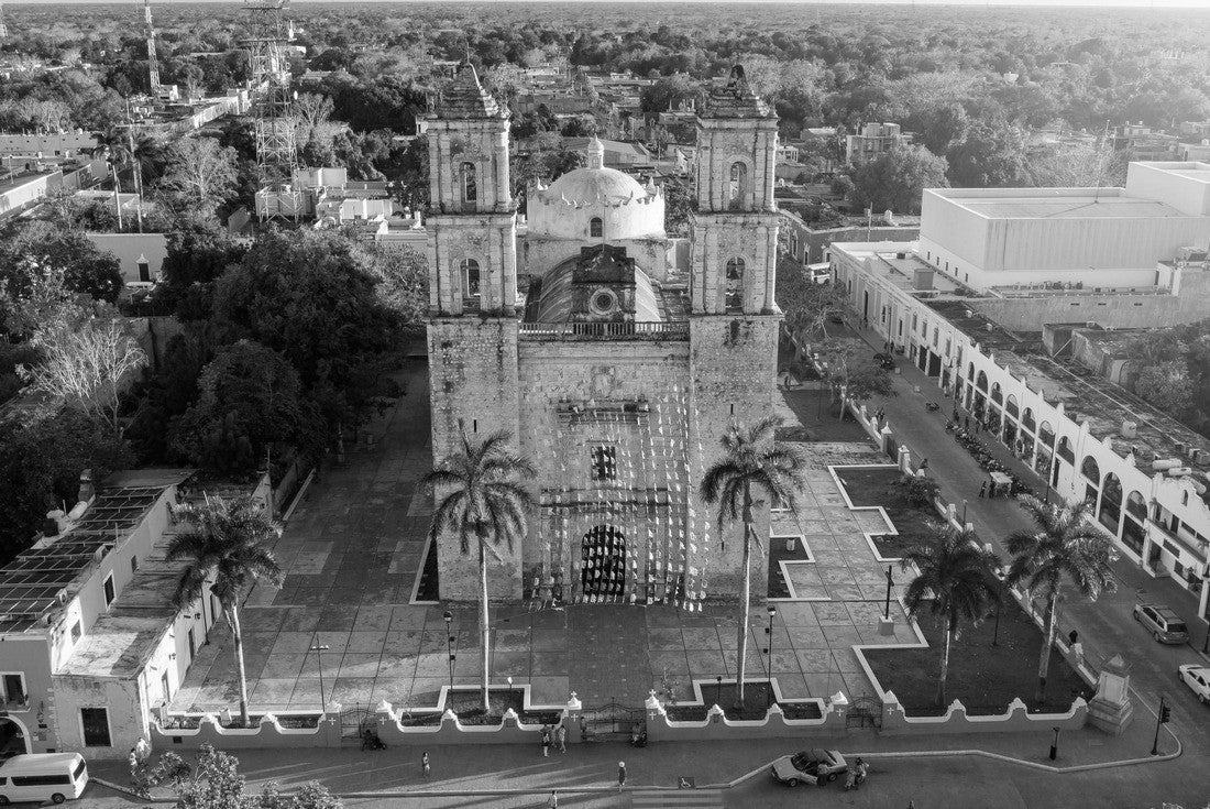 Iglesia de San Servacio cathedral in Valladolid Mexico. Main square of the city. Symmetrical aerial view, camera zooms in on the cathedral between the towers. Valladolid Mexico 2000pc PuzzleBlack and White