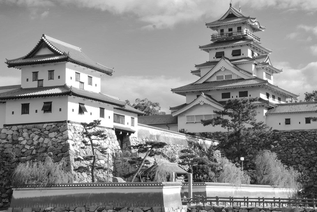Imabari Castle with glowing sky 2000pc PuzzleBlack and White
