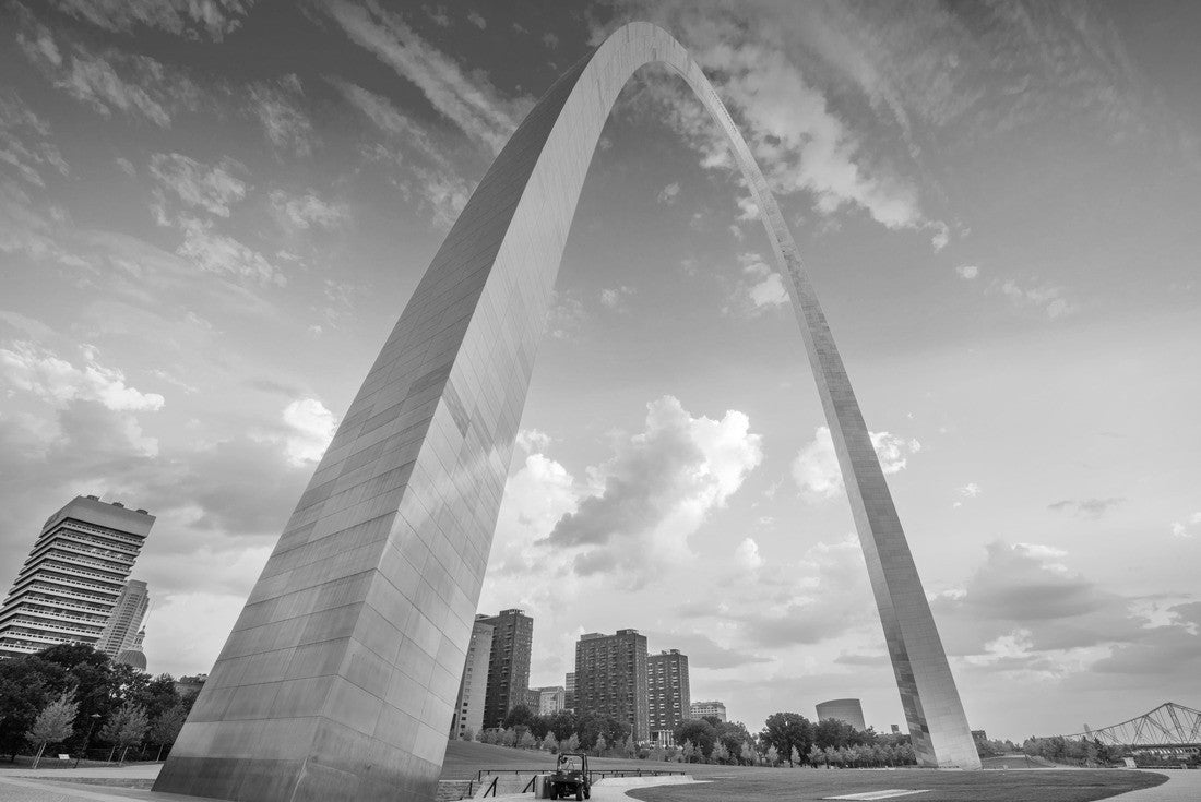 Downtown St. Louis, Missouri, USA viewed from below the arch 2000pc PuzzleBlack and White