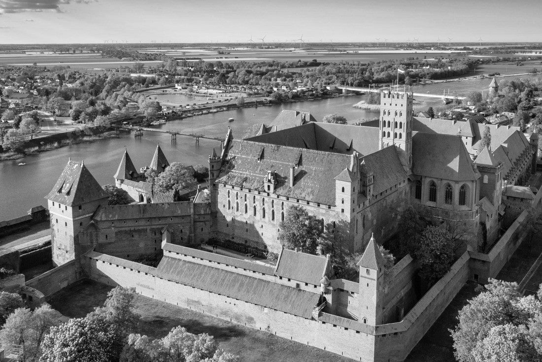 The Teutonic Order's castle in Malbork at the Nogat river. Poland 2000pc PuzzleBlack and White