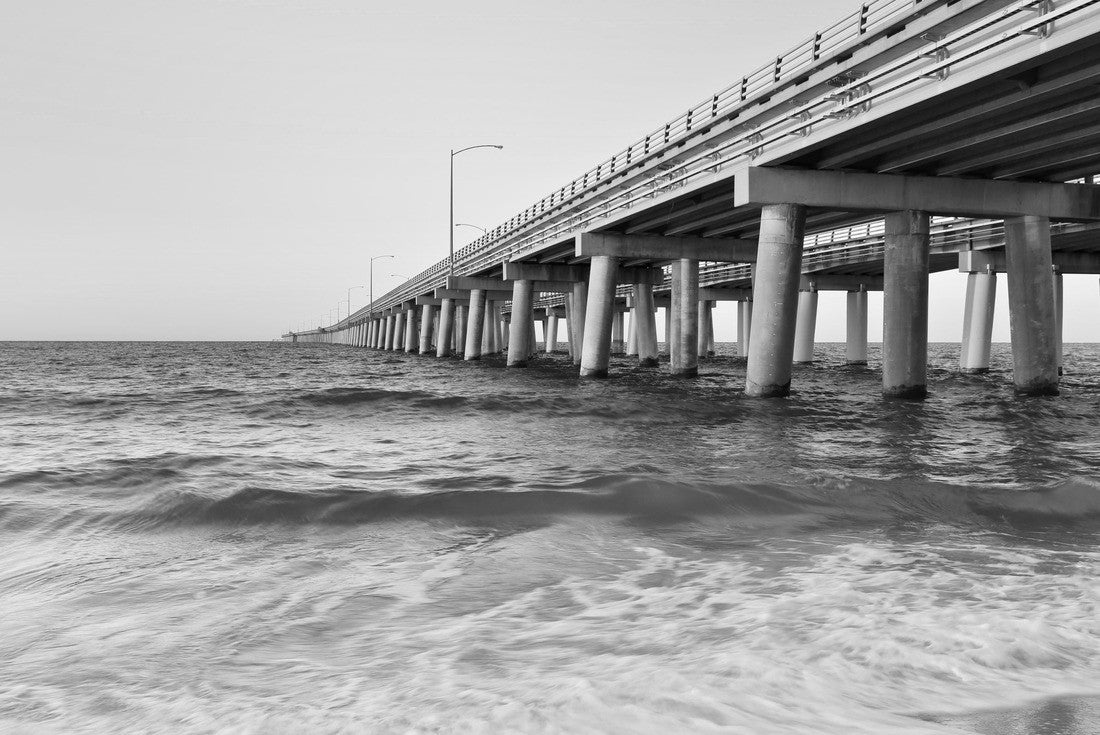Chesapeake Bay Bridge Viewing From Chesapeake Beach, Virginia, USA 2000pc PuzzleBlack and White