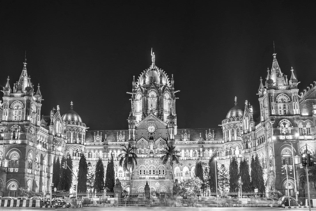 Chhatrapati Shivaji Maharaj Terminus, a UNESCO world heritage site in Mumbai - Maharashtra, India 2000pc PuzzleBlack and White