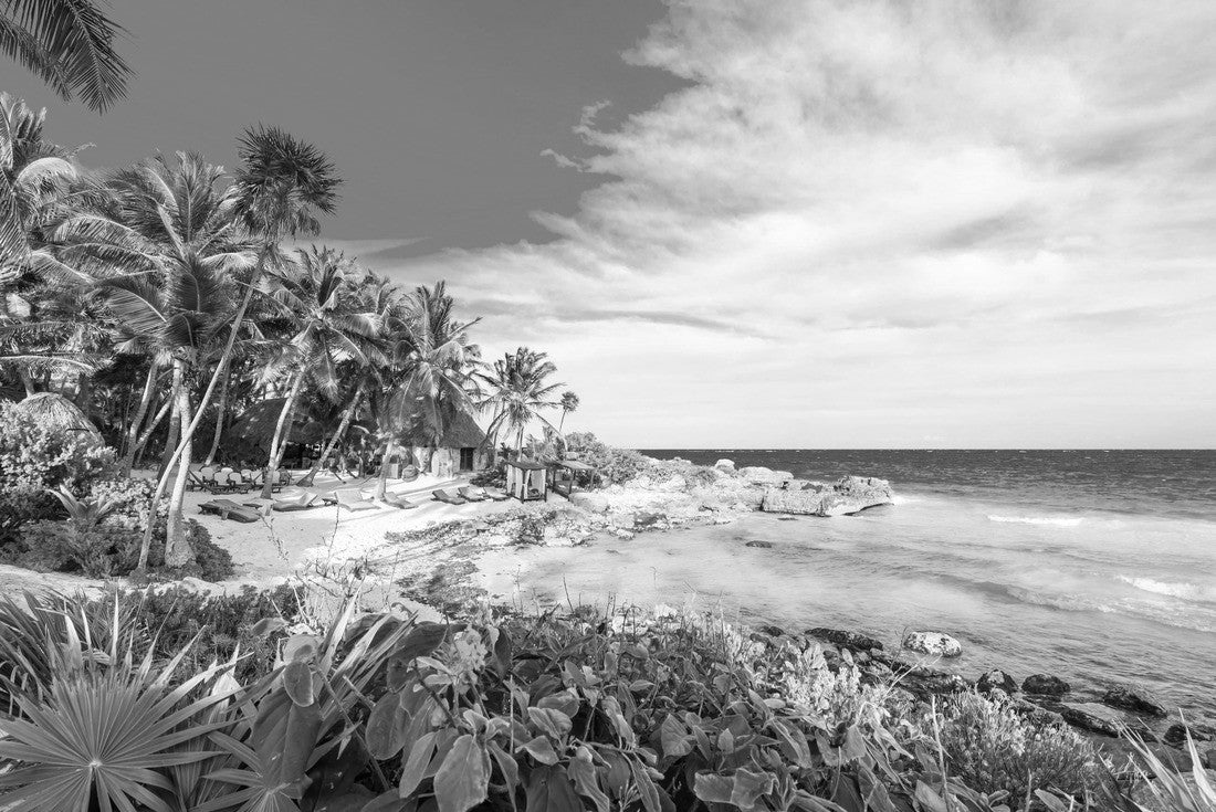 Relaxing in the paradisiacal seaside resort with turquoise waters of the Caribbean Sea in Tulum, near Cancun, Riviera Maya, tropical vacation destination, Mexico 2000pc PuzzleBlack and White