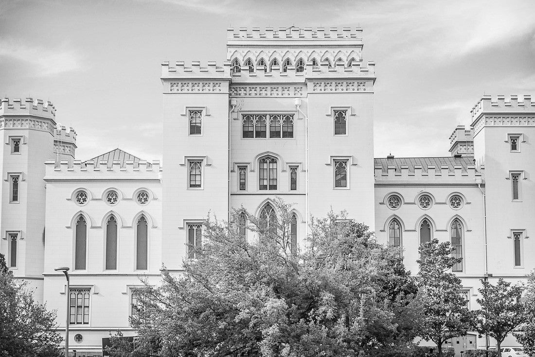 Old LA State Capitol Building in Baton Rouge, Louisiana, USA 2000pc PuzzleBlack and White
