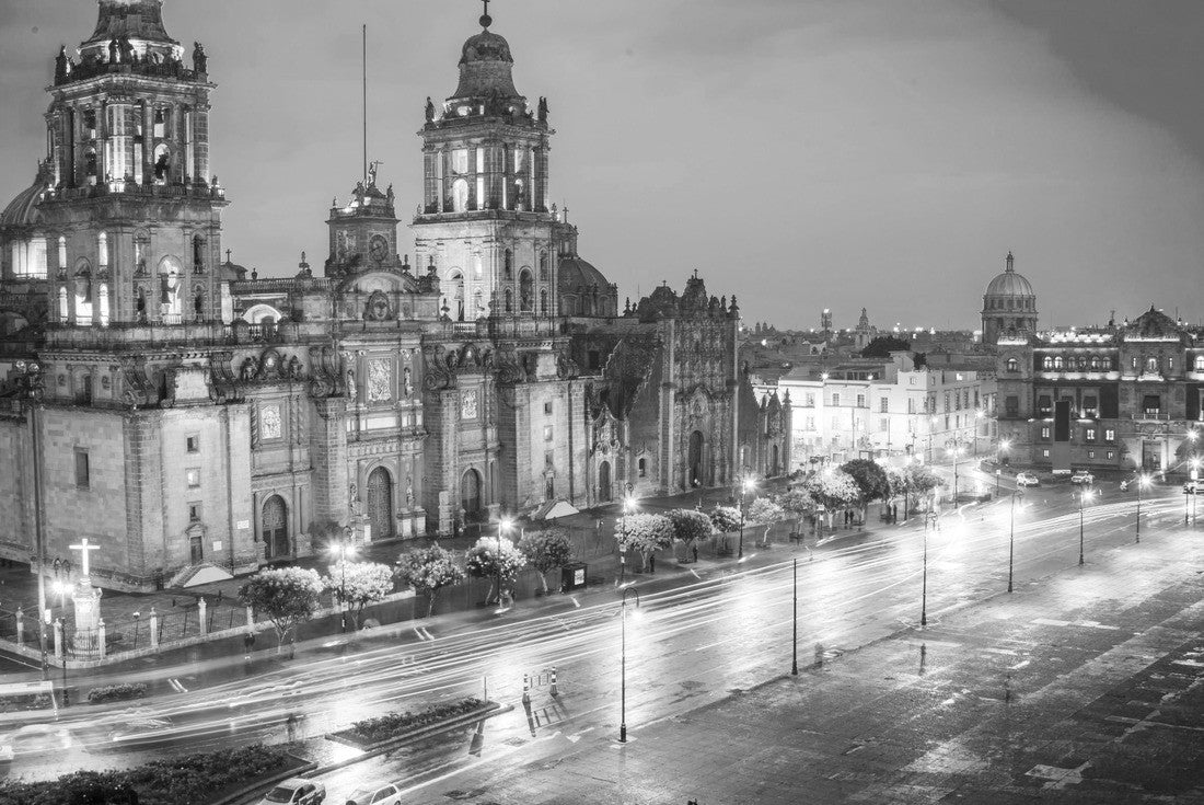 Metropolitan Cathedral and Presidential Palace in Zocalo, center of Mexico City, Mexico 2000pc PuzzleBlack and White
