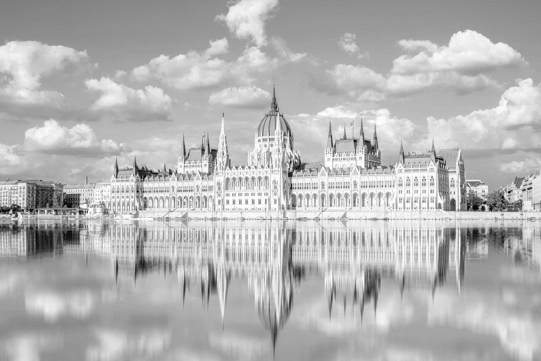 Noah Jigsaw Puzzle Budapest, Parliament, Hungary in black white 2000 pieces