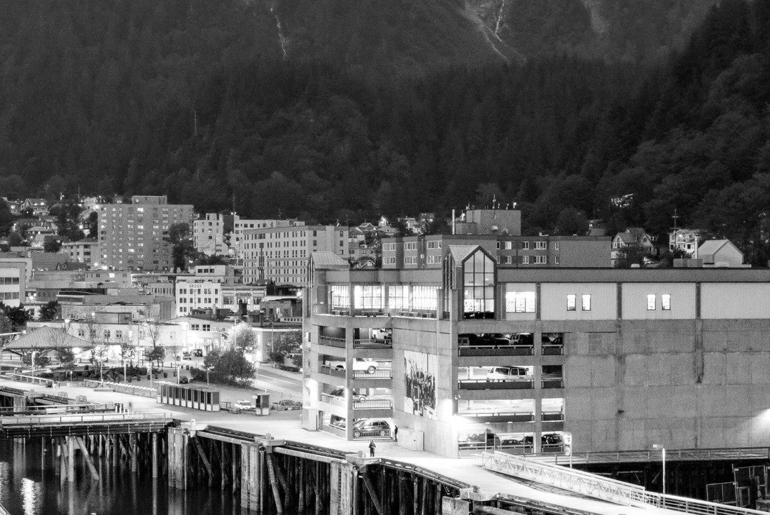 Juneau, Alaska at night 2000pc PuzzleBlack and White