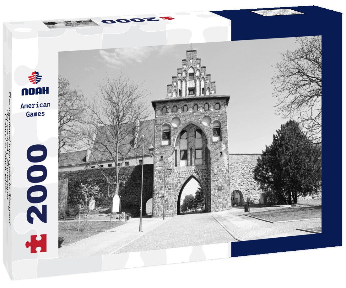 The medieval town gate in Stargard Szczecinski, Pomerania, Poland 2000pc PuzzleBlack and White