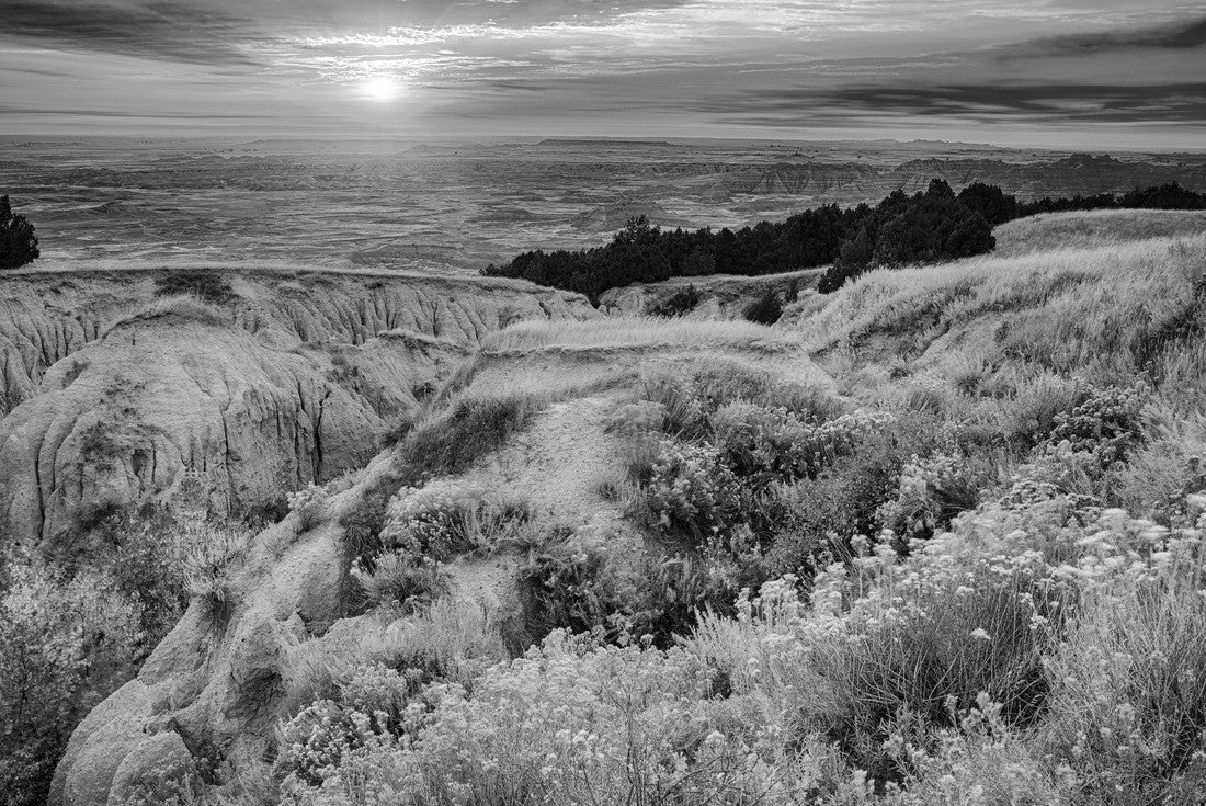 Noah Jigsaw Puzzle Sunrise over Badlands National Park, South Dakota in black white 2000 pieces
