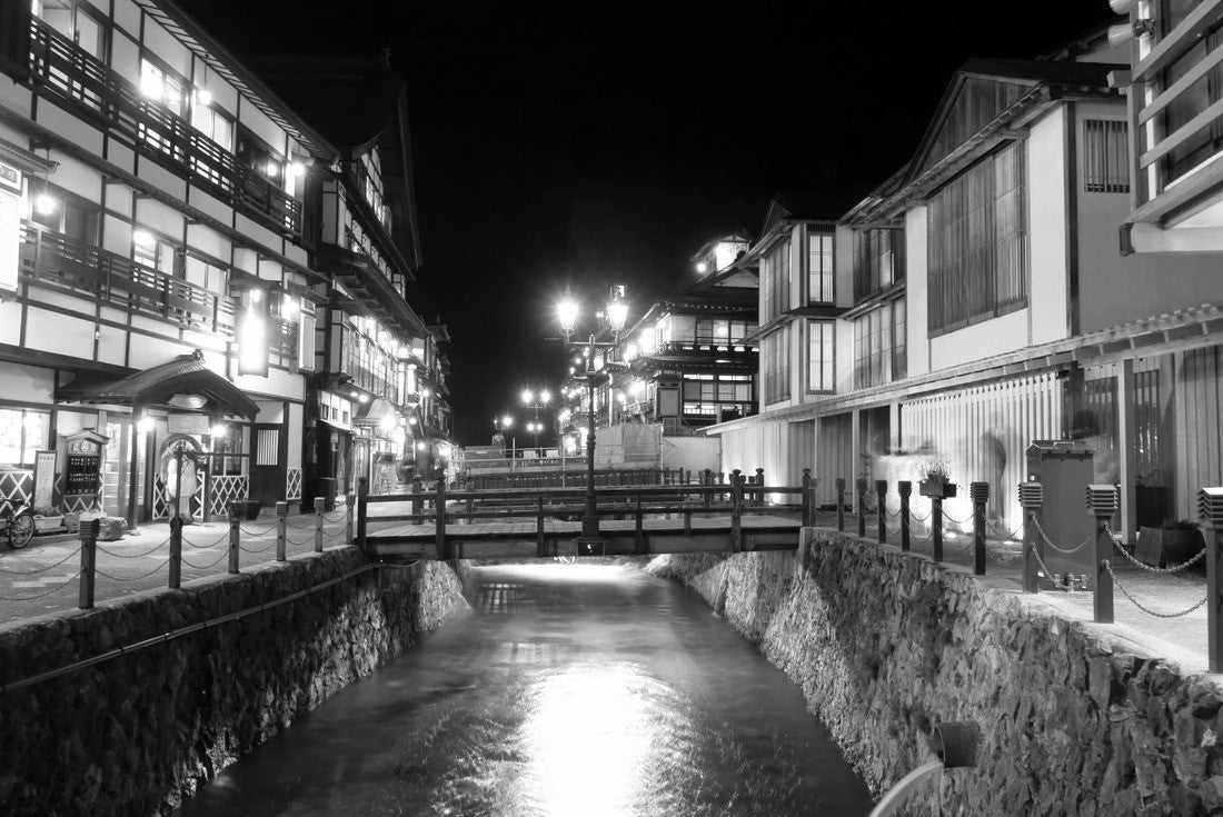 Ginzan Onsen hot spring located in Obanazawa City, Yamagata Japan 2000pc PuzzleBlack and White