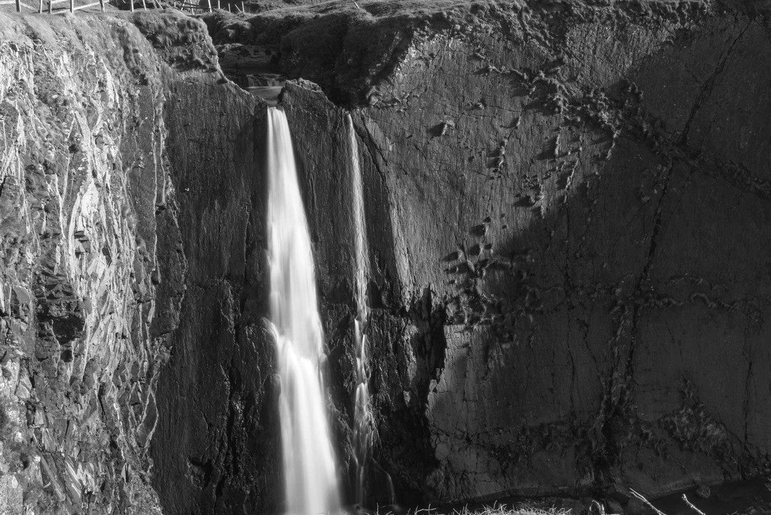 Noah Jigsaw Puzzle Speke's Mill Mouth waterfall near Hartland Quay in North Devon, England in black white 2000 pieces