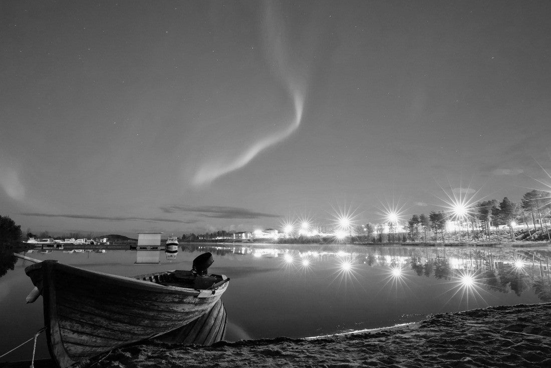 A wooden boat on the lake under a sky with brilliant aurora, Yellowknife, Canada 2000pc PuzzleBlack and White