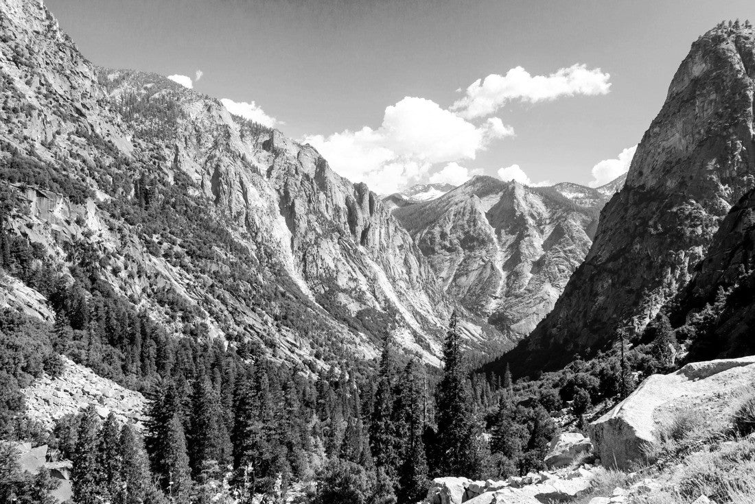 A landscape view of King's Canyon national Park in California 2000pc PuzzleBlack and White
