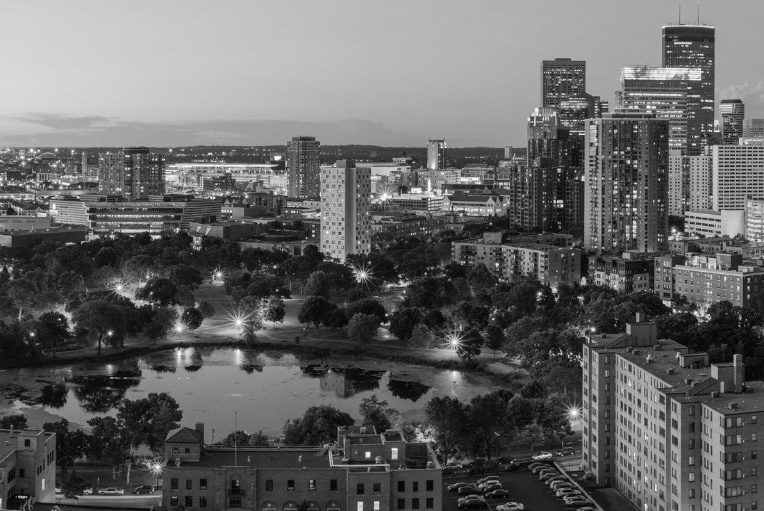 Beautiful Minneapolis during a summer sunset 2000pc PuzzleBlack and White