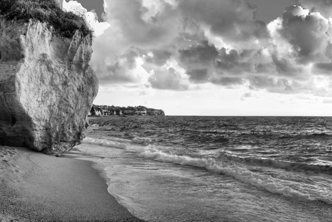 amazing sea sunset at the small hidden beach in Tropea, Calabria, Italy 2000pc PuzzleBlack and White