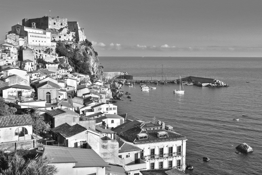 The city of Scilla in the province of Reggio Calabria, Italy 2000pc PuzzleBlack and White