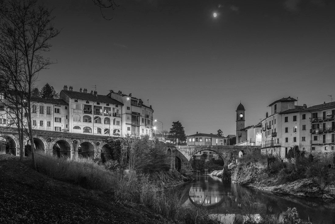 An evening in Ivrea ponte vecchio old bridge, Piemonte, Italy 2000pc PuzzleBlack and White