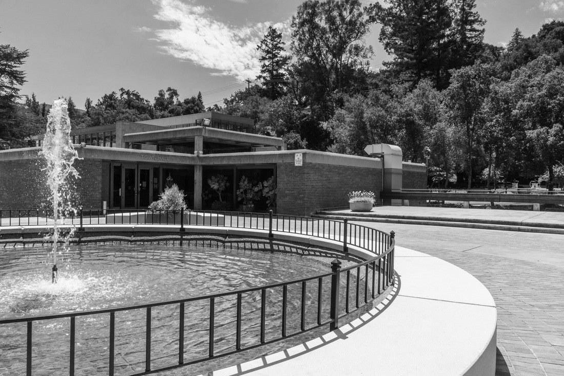 Water fountain in Los Gatos Civic Center; the Town Hall building visible in the background; south San Francisco bay area, California 2000pc PuzzleBlack and White