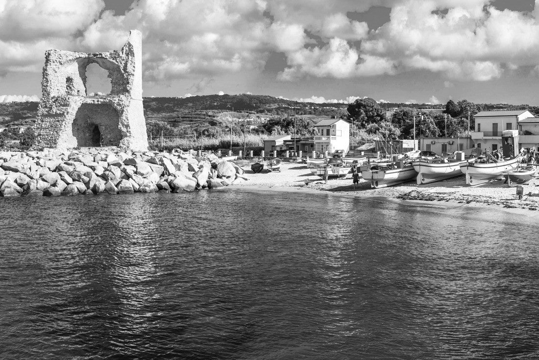 Traditional fishing village of Briatico in Calabria with turquoise sea and ancient sarcaturm. Italy 2000pc PuzzleBlack and White