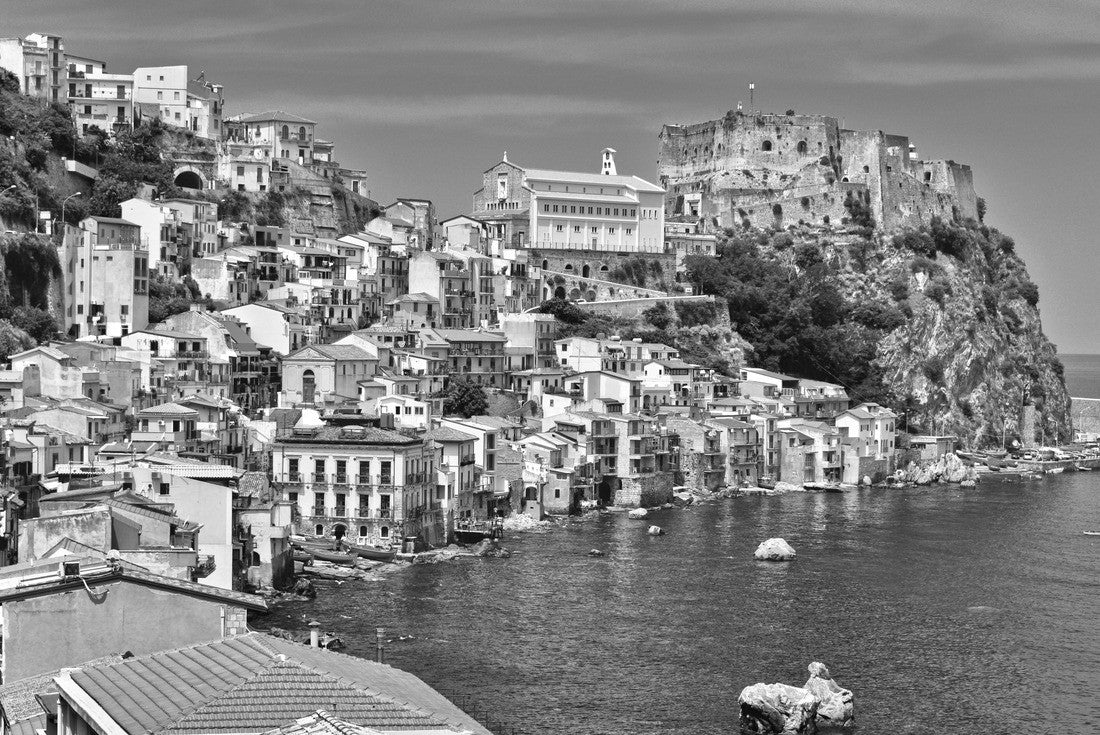 The town of Scilla in the province of Reggio Calabria, Italy 2000pc PuzzleBlack and White