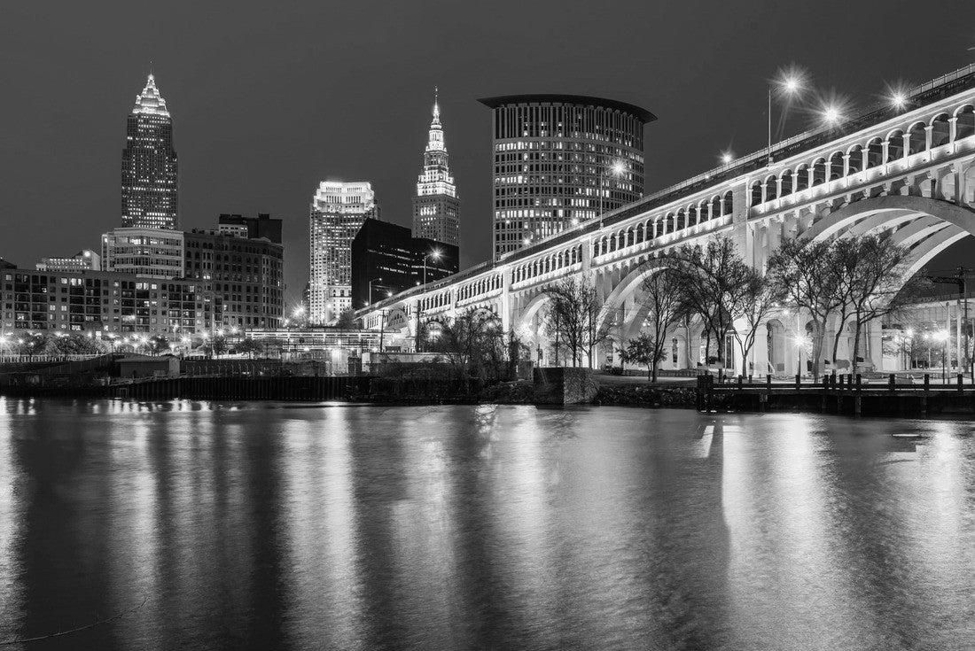 The Cleveland skyline at night, from Heritage Park, in Cleveland, Ohio 2000pc PuzzleBlack and White