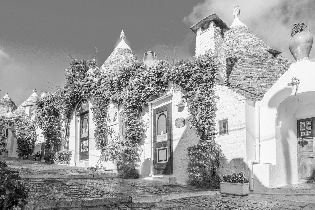 The traditional trulli houses in Alberobello, Puglia, Italy 2000pc PuzzleBlack and White