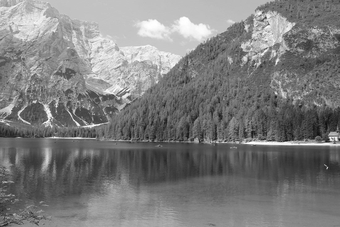 Noah Jigsaw Puzzle Panoramic view on lake Braies, Italy in black white 2000 pieces