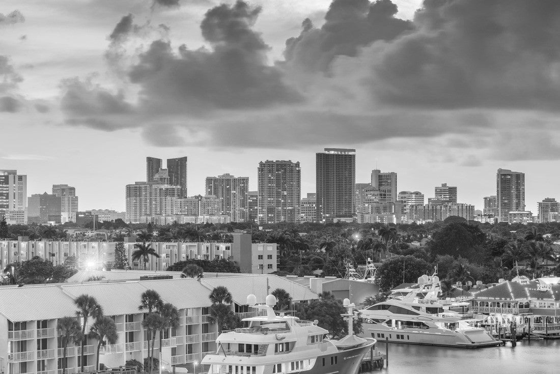 Fort Lauderdale, Florida, USA skyline and river at dusk 2000pc PuzzleBlack and White