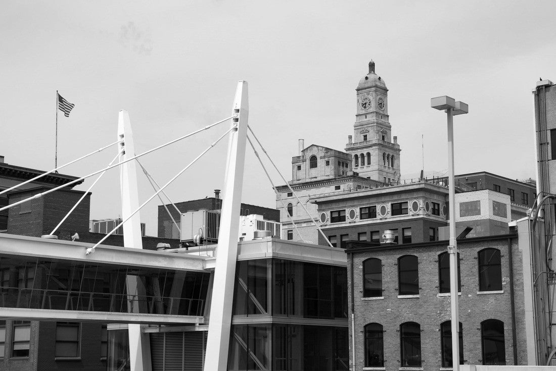 Downtown skyline on a Summer afternoon. Davenport, Iowa, USA 2000pc PuzzleBlack and White
