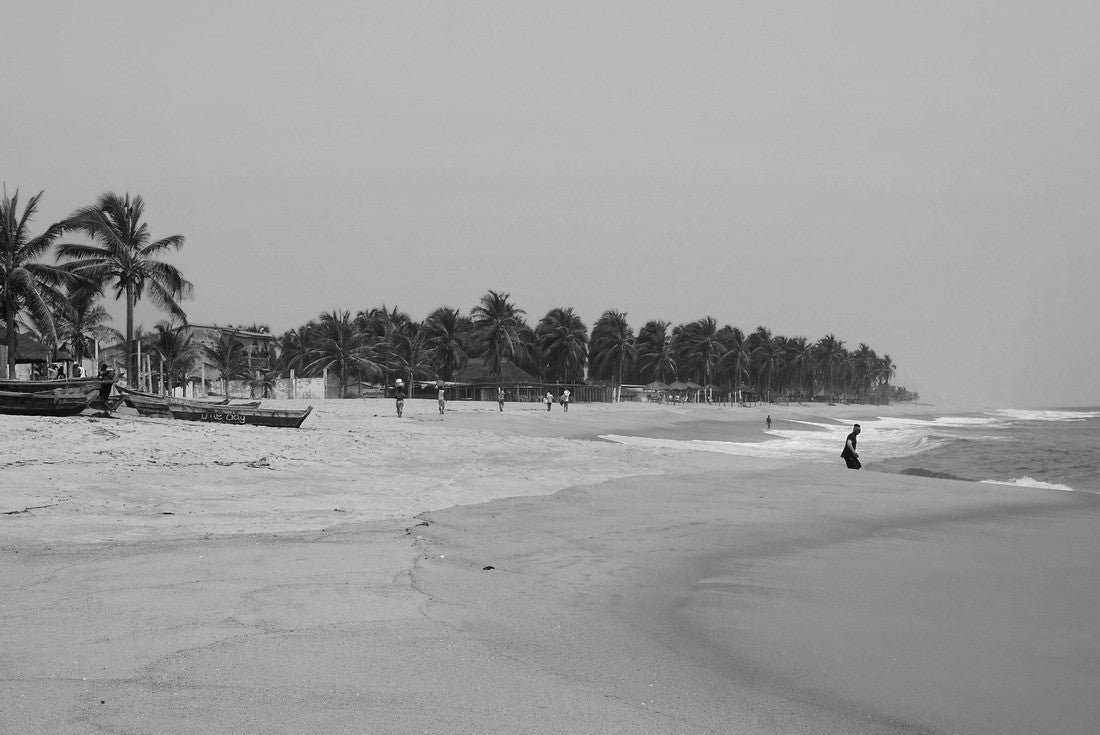 Sand and palm trees on the beach at Baguida, on a sunny Sunday 2000pc PuzzleBlack and White